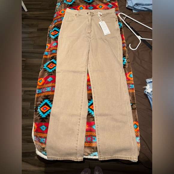 women’s tan wrangler jeans NWT - Picture 2 of 3